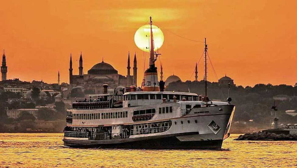 رزرو تور تفریحی شبانه کشتی با خدمات لاکچری